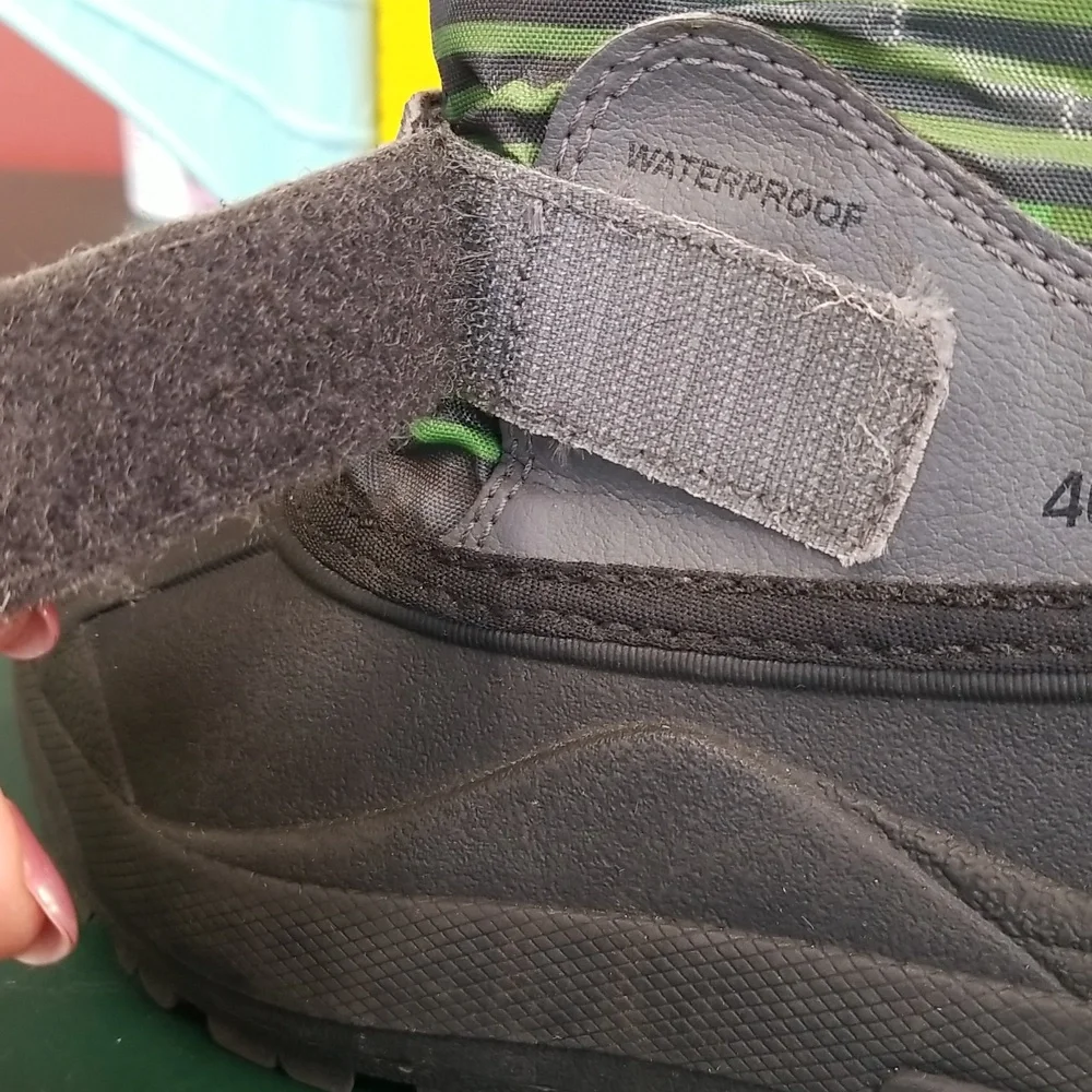 NWT Columbia Kids Green & Black Striped Winter Boots - Size 9